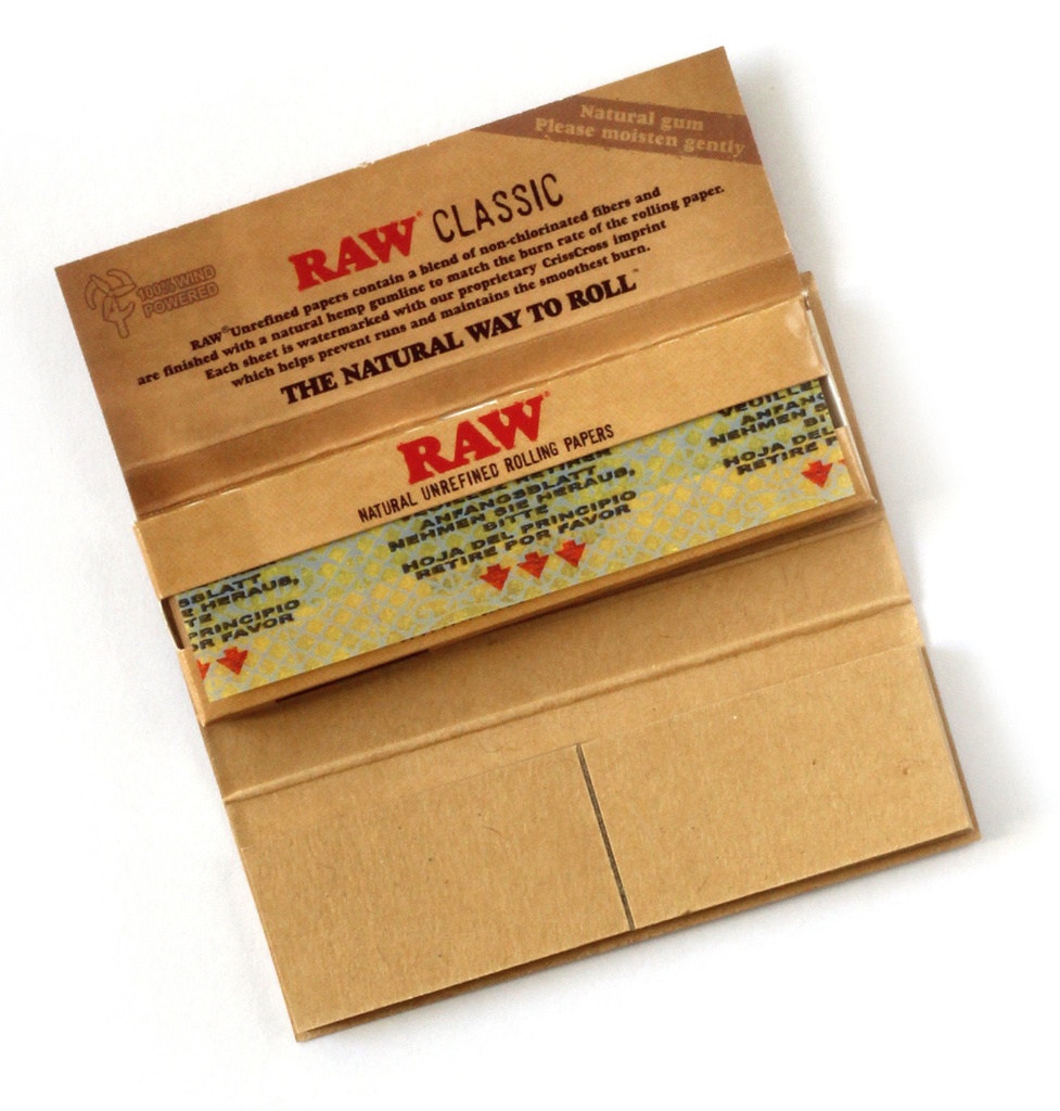 RAW Rolling Papers Classic Connoisseur Single Wide Display